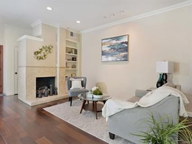 Building Photo - Beautifully Updated Model Home in the Prestigious, highly desirable Woodbridge
