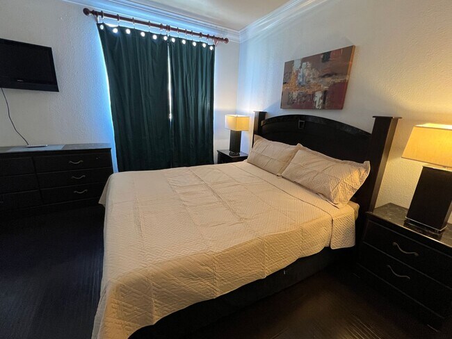 Building Photo - Meridian Unique 2/Bd 2/Ba St Tropez Floor ...