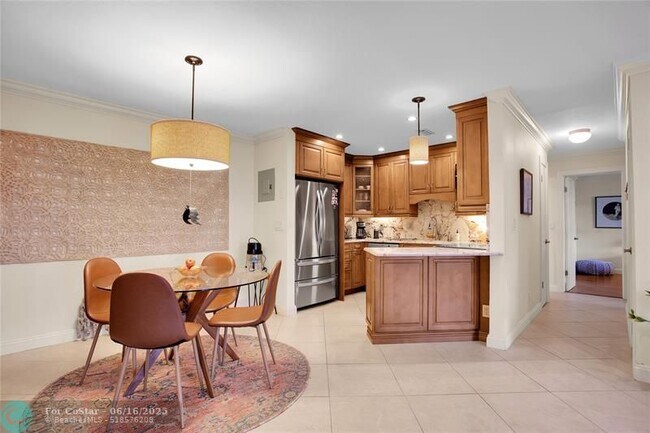 Building Photo - 6253 Bay Club Dr