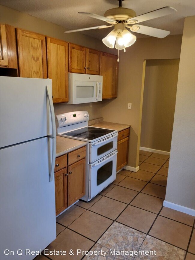 Building Photo - 3 br, 1 bath House - 104 E. Lawson Road