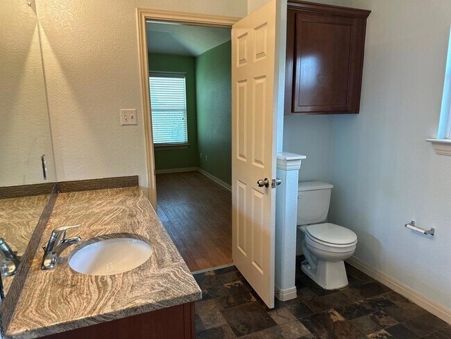Building Photo - 218 Wildcat Dr