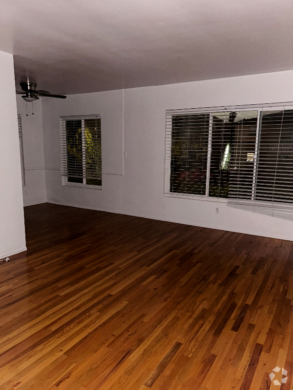 Building Photo - 4800 Beverly Blvd