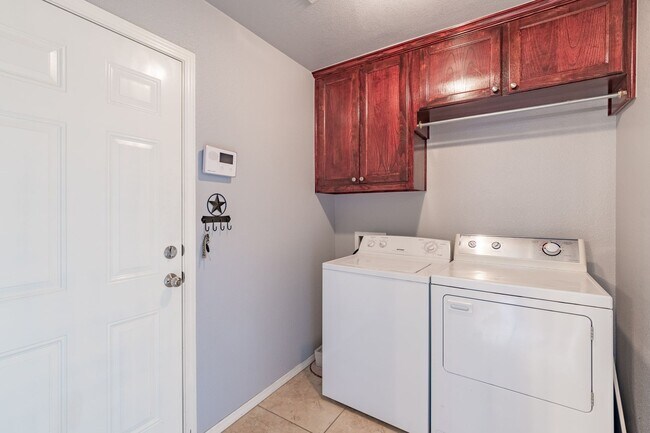 Building Photo - 3/2 in Tradewinds