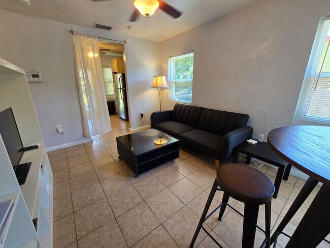 Building Photo - 1148 Highland St