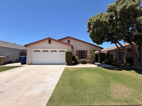 Building Photo - NW Bakersfield home!