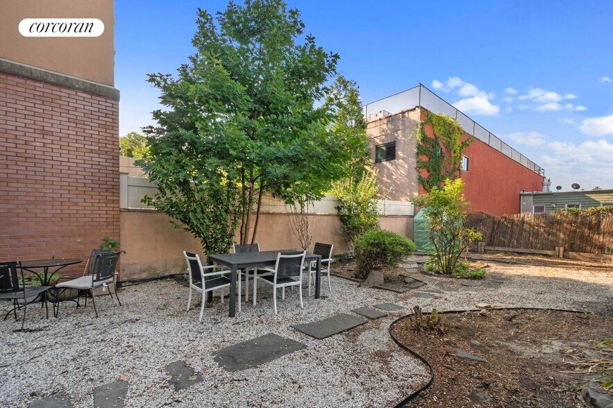 Primary Photo - 22 4th St