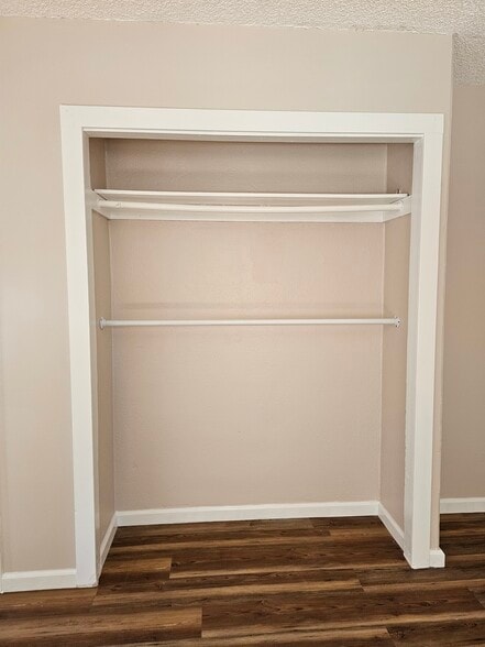 Building Photo - 527 1/2 W 19th St