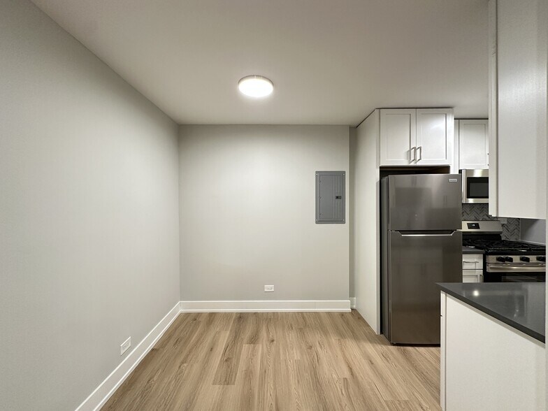 Building Photo - 516 W Aldine Ave