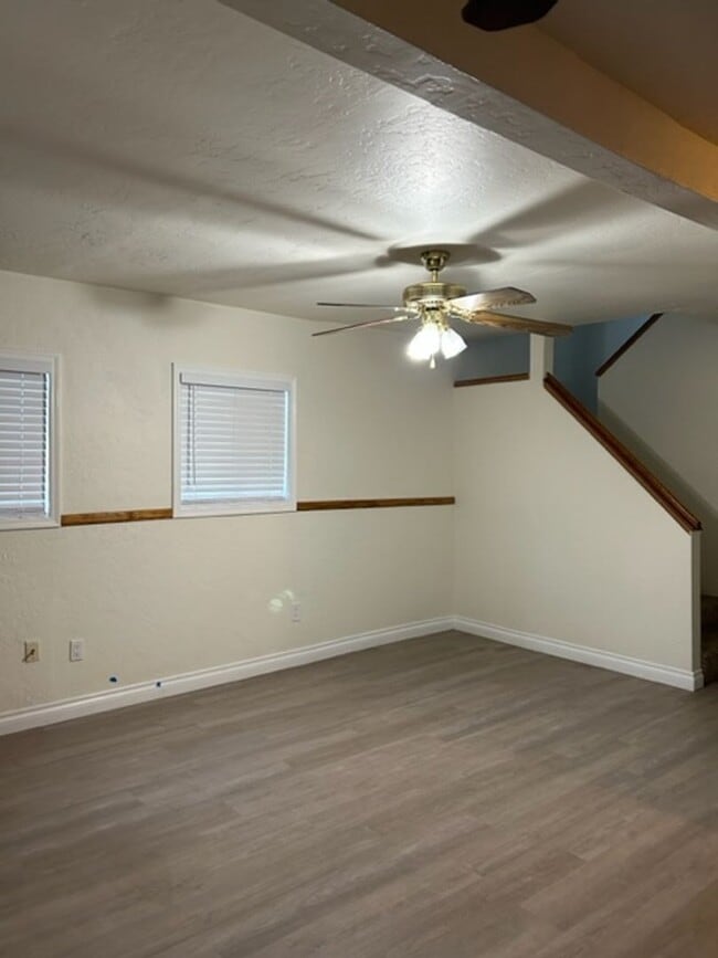 Building Photo - Large 2 Bedroom with a loft!