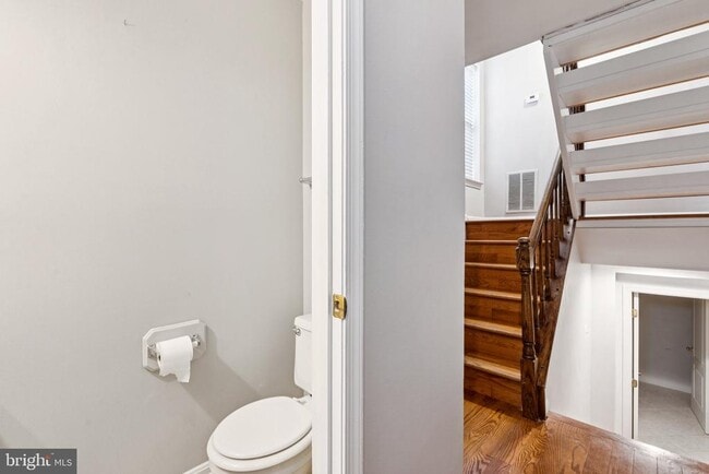 Building Photo - 5790 Burke Towne Ct