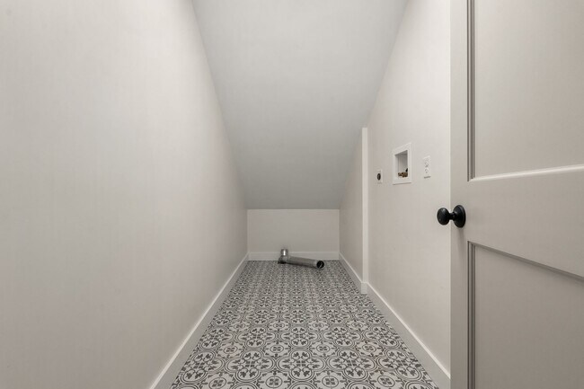 Building Photo - Keystone