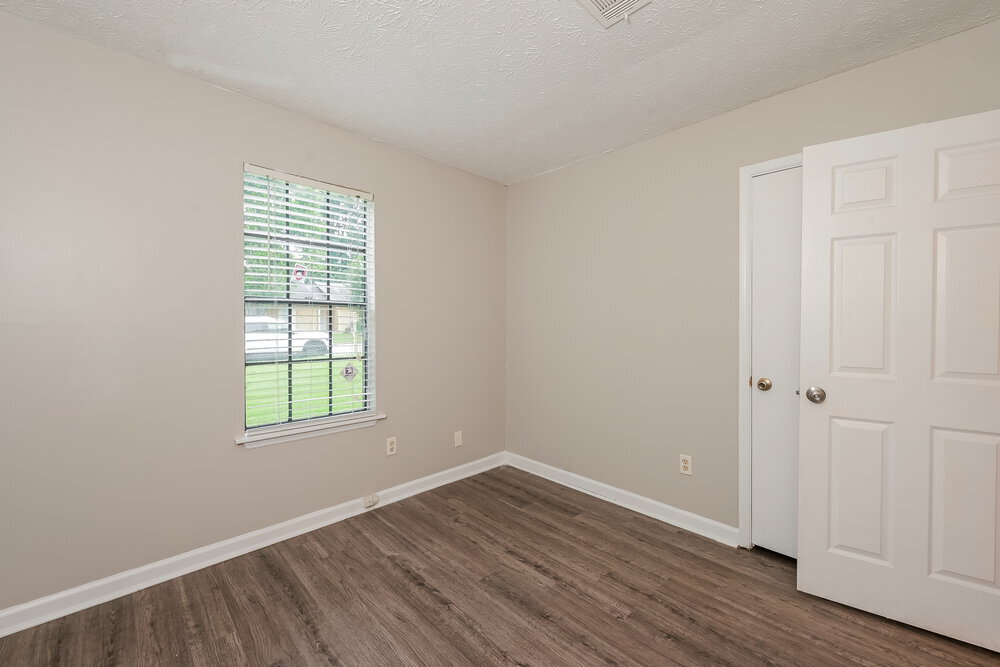 Building Photo - 6052 Creekford Dr