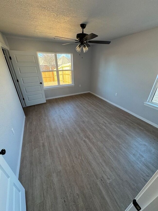 Building Photo - Newly Remodeled 2-Bedroom Duplex in Broken Arrow – Prime Location!