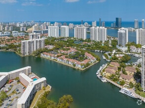 Exterior - Town Aventura