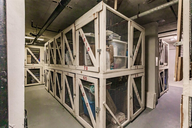 Building Photo - 340 Sunset Dr