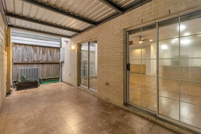 Building Photo - 341 W 23rd St