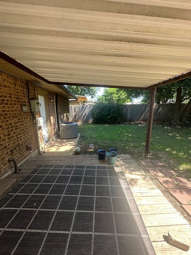 Building Photo - 312 S Avery Dr