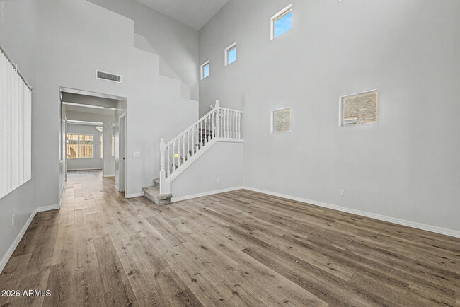 Building Photo - 9442 W Palm Ln