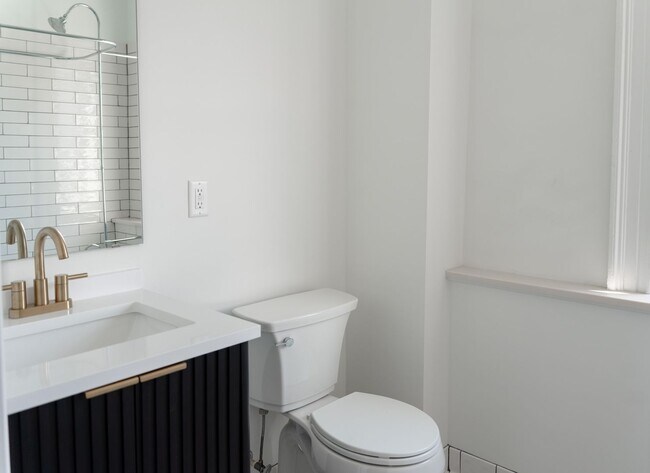 Building Photo - Renovated One-Bedroom Gem Steps from Train...