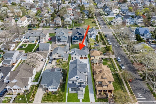 Building Photo - 502 12th Ave