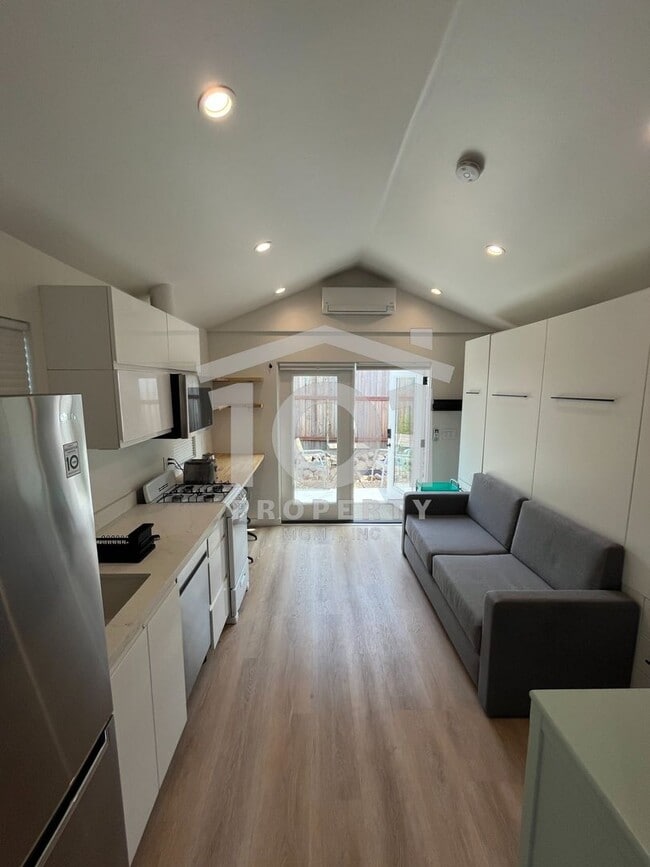 Building Photo - Skrzypek