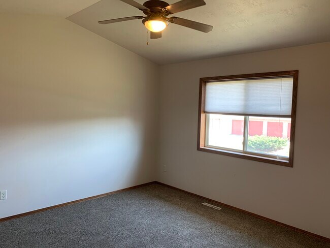 Building Photo - 7514 S Peregrine Pl