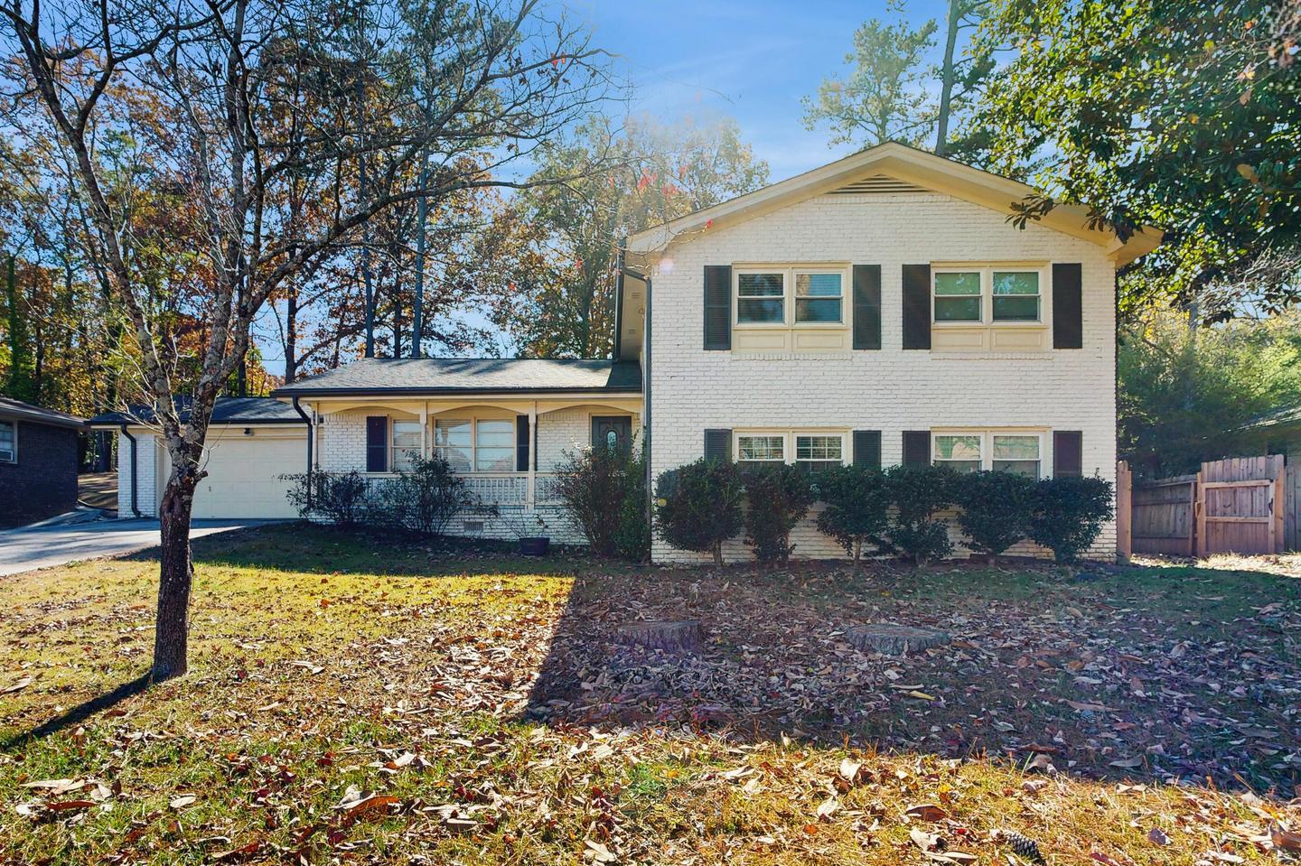 Building Photo - Bright, Spacious Stone Mountain Residence ...