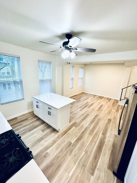 Building Photo - 3227 S May St