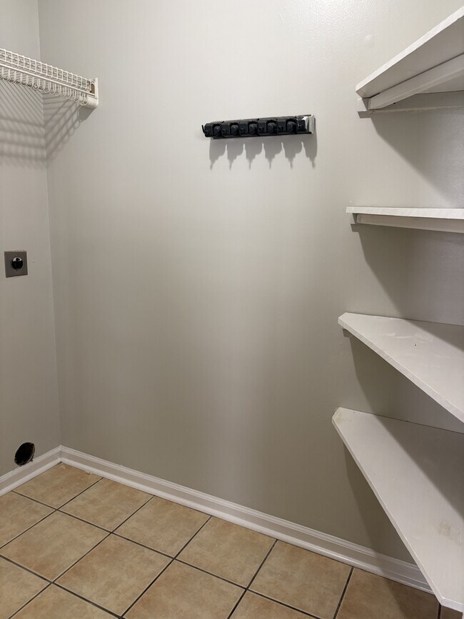 Building Photo - 3005 Schroer Dr