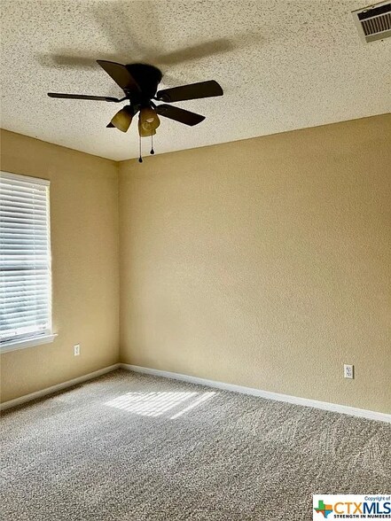 Building Photo - 901 Kelso Dr