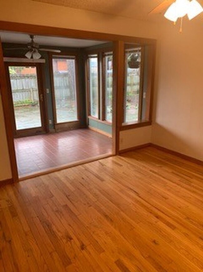 Building Photo - Exceptional Home in North Bend