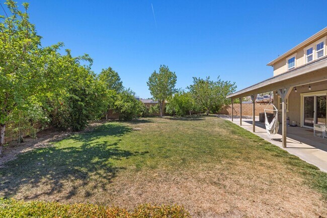 Building Photo - 4 bedrooms / 3 bathroom OPEN floor plan HOUSE for rent in LANCASTER