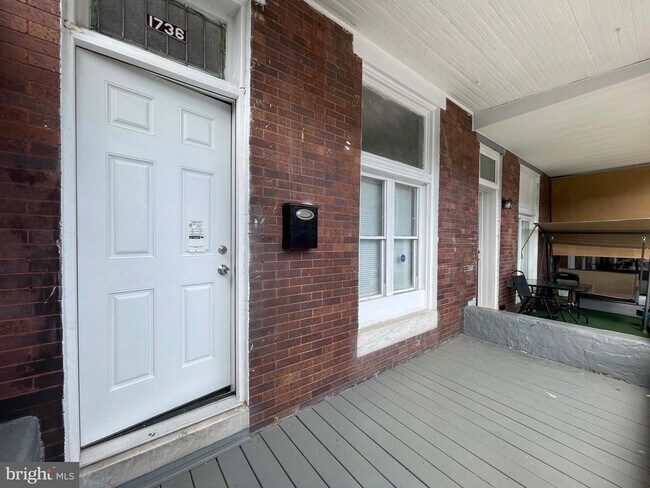 Building Photo - 1736 Darley Ave