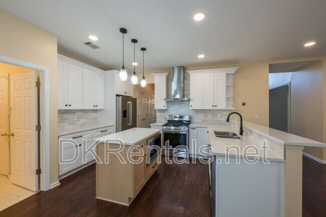 Building Photo - 2433 Gablewood Dr NE