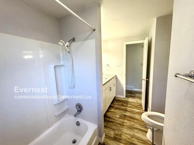 Building Photo - 2507 Flintridge Dr