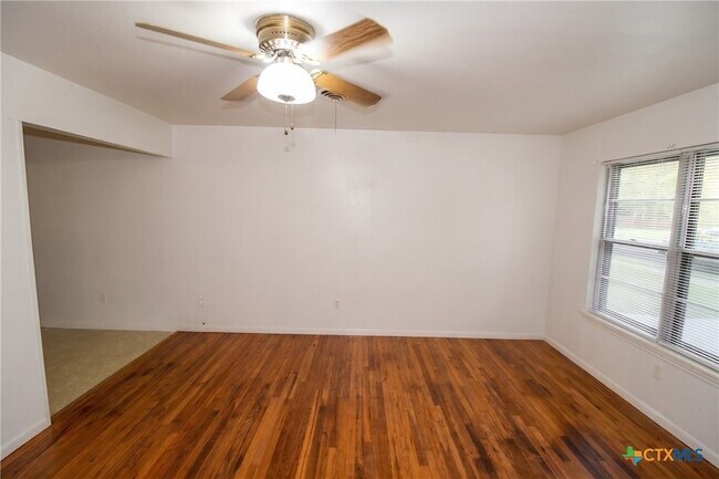 Building Photo - 304 Ridge St