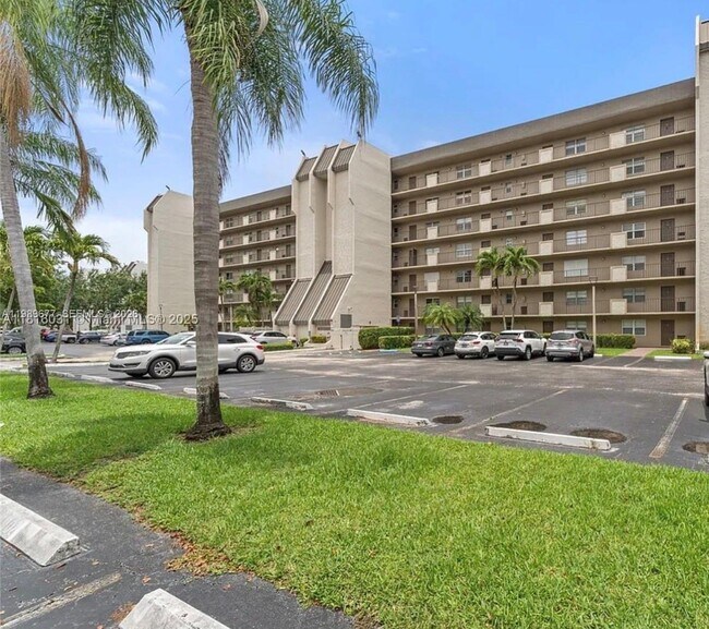 Building Photo - 3150 W Rolling Hills Cir