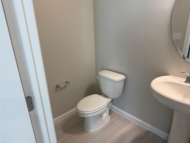 Building Photo - 619 Pothos St