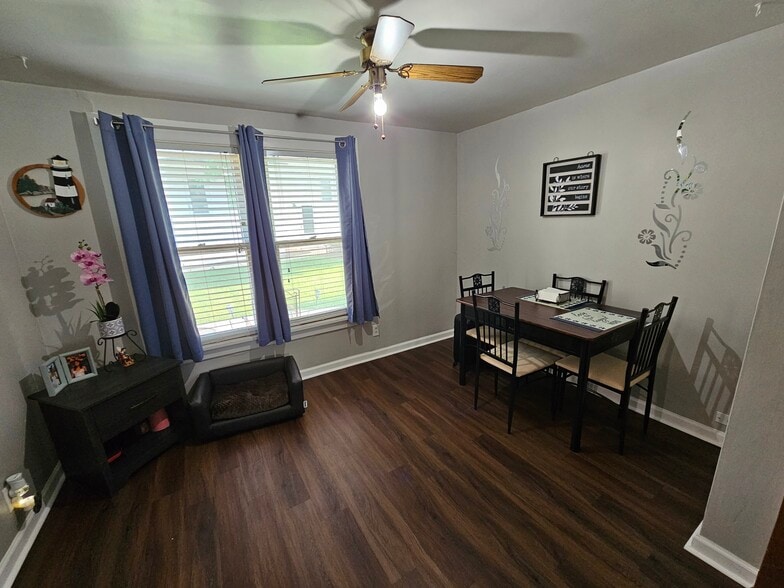 Dining Room - 1374 E Algonquin Rd