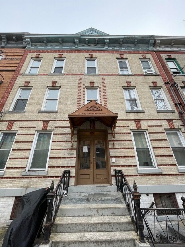 Building Photo - 232 Van Horne St