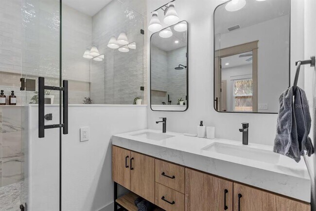 Building Photo - 2407 Harper St