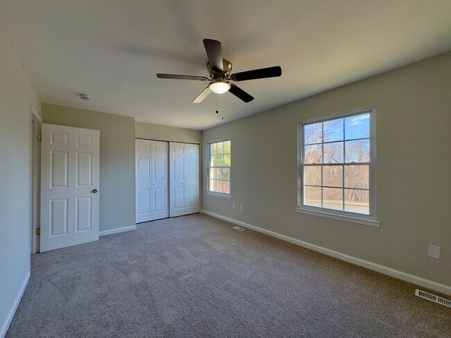 Building Photo - Charming 3 Bedroom/2.5 Bathroom in Parkville, MD!