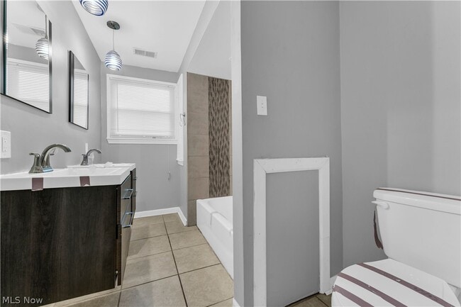 Building Photo - 68 Ennis Ave