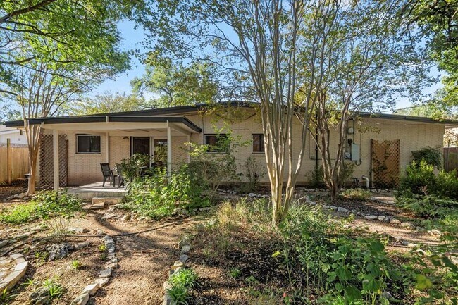 Building Photo - 3210 Bruce Dr