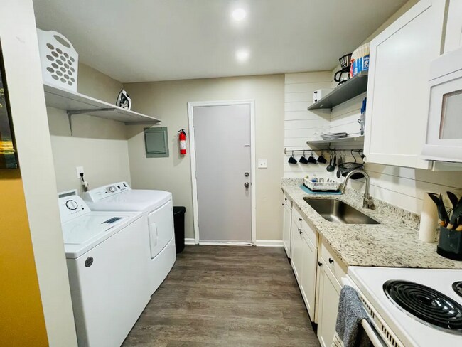Building Photo - 6118 Austell Ave