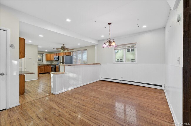 Building Photo - 32 Quaker Hill Rd