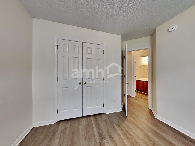 Building Photo - 530 Beverly Dr