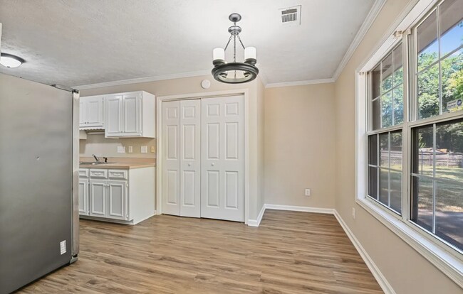 Building Photo - 393 Forest Park Dr