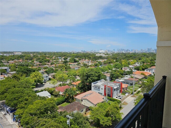 Building Photo - 1627 SW 37th Ave