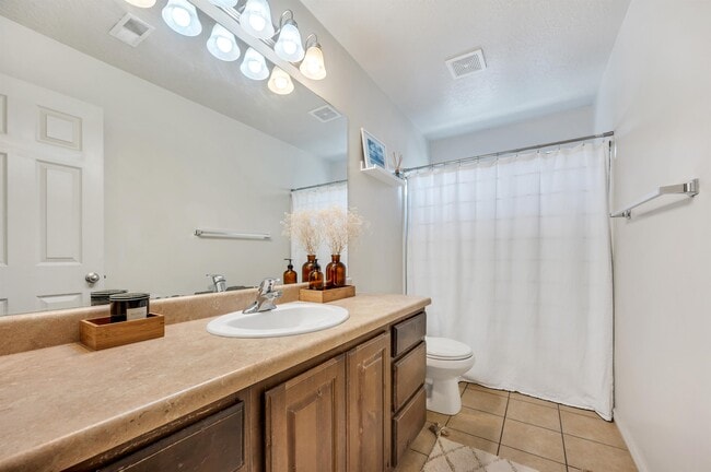 Building Photo - 35 E 150 N